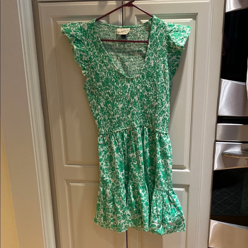 Universal Thread Green Patterned Top Size Small
